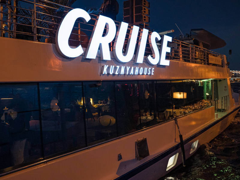 Прогулки на корабле, CRUISE by KUZNYAHOUSE, куда пойти в петербурге, круиз, кузня, вечеринки на воде, dcw magazine, журнал о барах